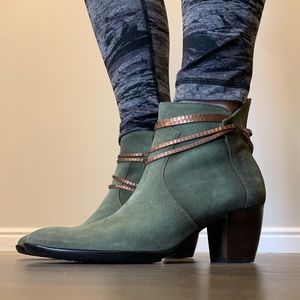Sundance green suede ankle boots, never worn